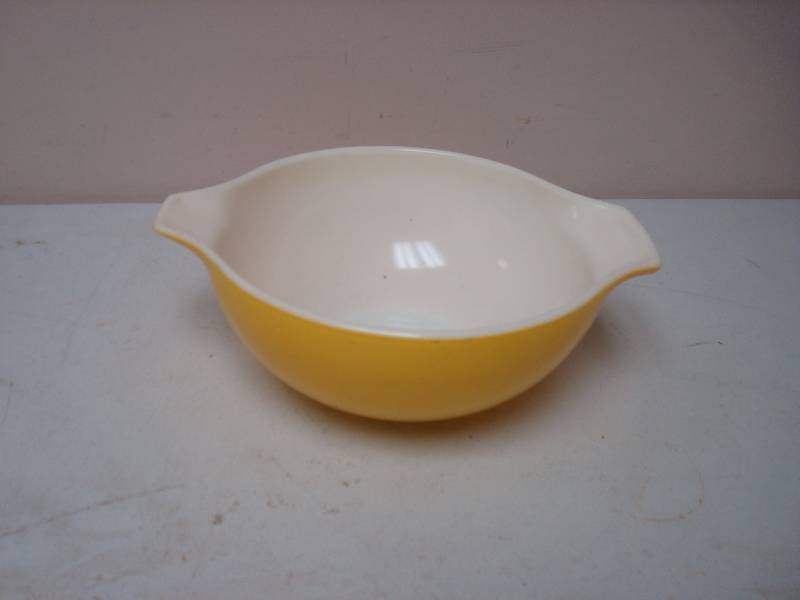 lot 115 image: Yellow Mixing Bowl, Has Some Wear, Pyrex