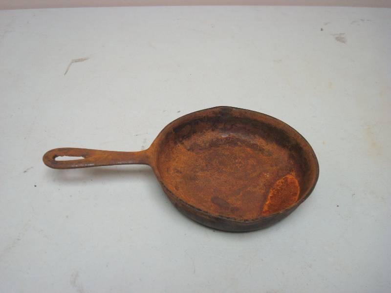 lot 117 image: Small Cast Iron Pan, Lots Of Rust