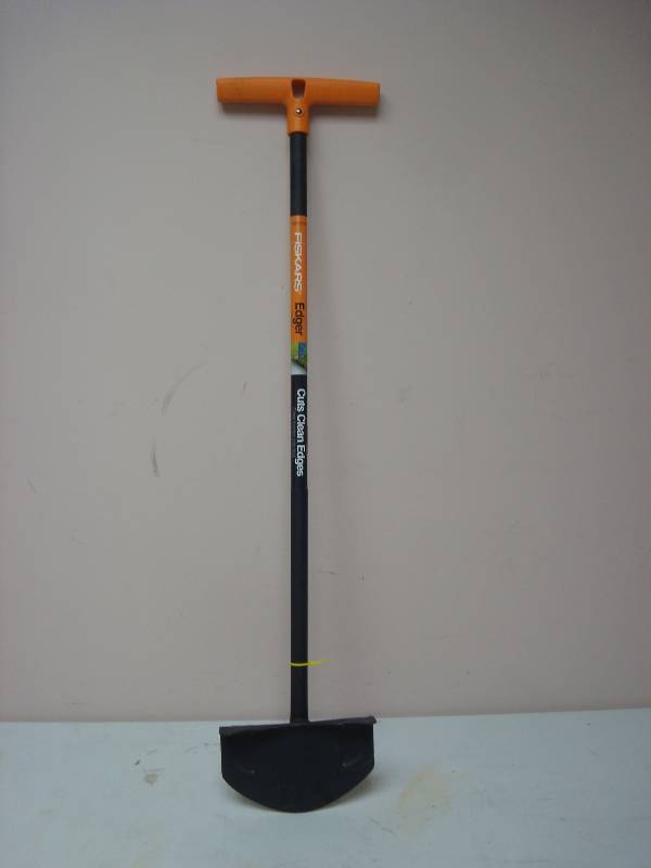 lot 127 image: Fiskars Edger, Store Shelf Pull, Unused, May Show Some Marks