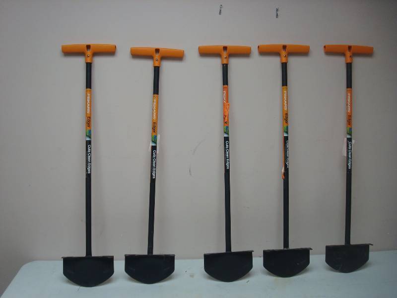 lot 129 image: Lot Of 5 Fiskars Edgers, Store Shelf Pull, Unused, May Show Some Marks