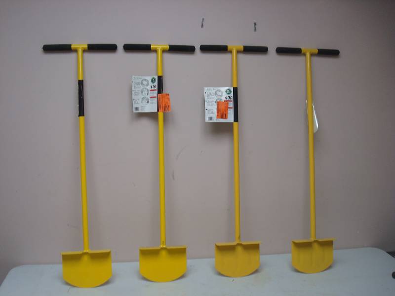 lot 132 image: Lot Of Four Hound Dog Landscape Edger, Store Shelf Pull, Unused, May Show Minor Wear Marks