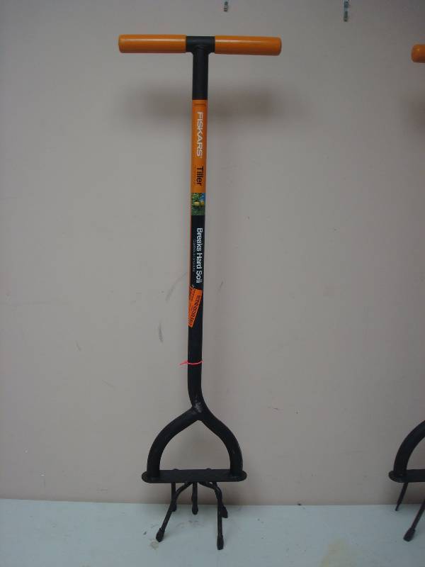 lot 140 image: One Fiskar Tiller, Store Shelf Pull, Unused, May Show Some Minor Marks