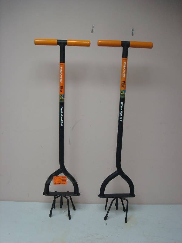 lot 141 image: Pair Of Fiskar Tillers, Store Shelf Pull, Unused, May Show Some Minor Marks