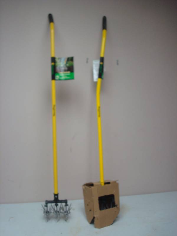 lot 143 image: Pair Of Hound Dog Cultivator, Unused, Store Shelf Pull, May Show Minor Wear, One Pole Has A Ding In It
