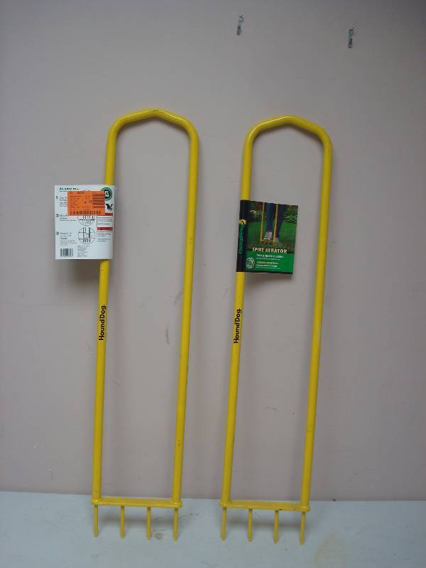lot 146 image: Pair Of Hound Dog Spike Aerator Lawn Tools, Unused, Store Shelf Pull, May Show Minor Wear