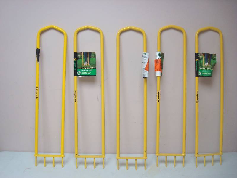 lot 151 image: Lot Of 5 Hound Dog Spike Aerator Lawn Tools, Unused, Store Shelf Pull, May Show Minor Wear