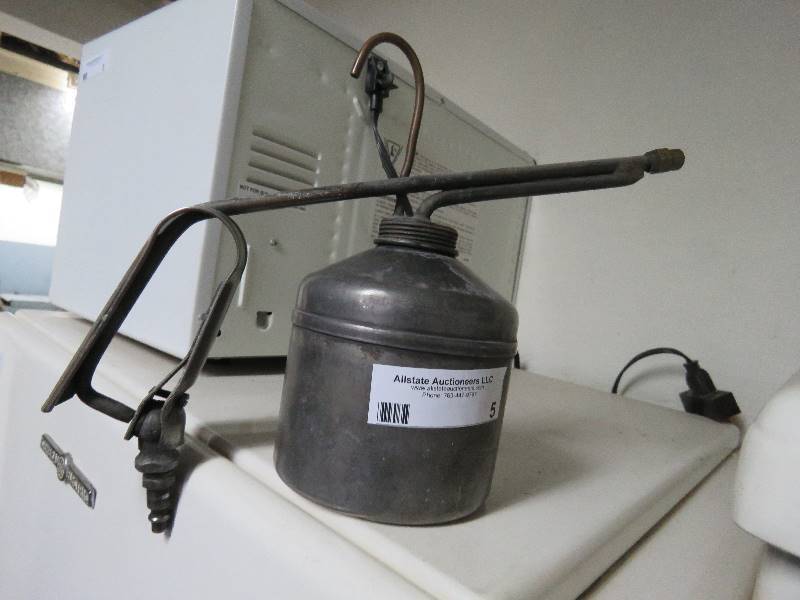 lot 5 image: Vintage Sprayer