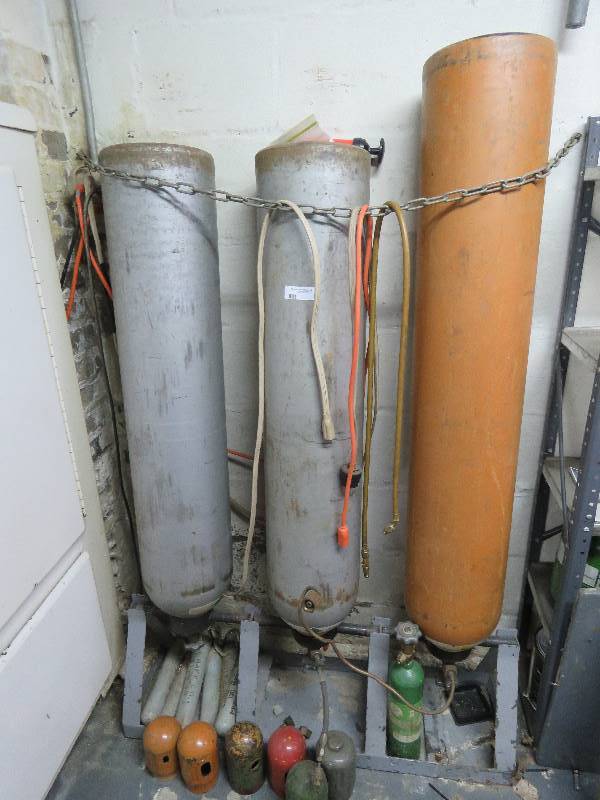 lot 10 image: Oxygen and CO2 tanks