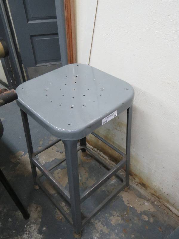lot 17 image: Garage Stool
