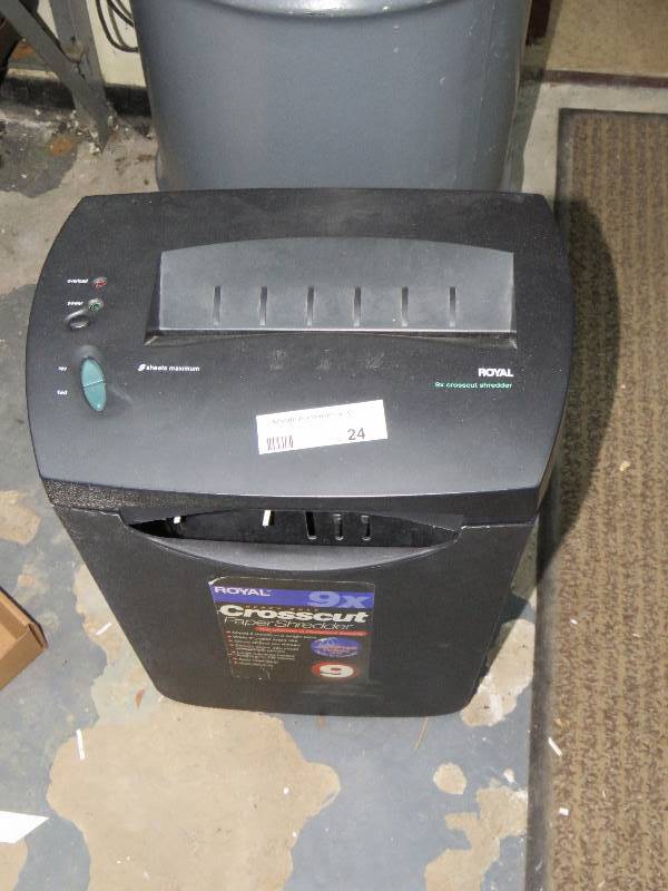 lot 24 image: Paper Shredder