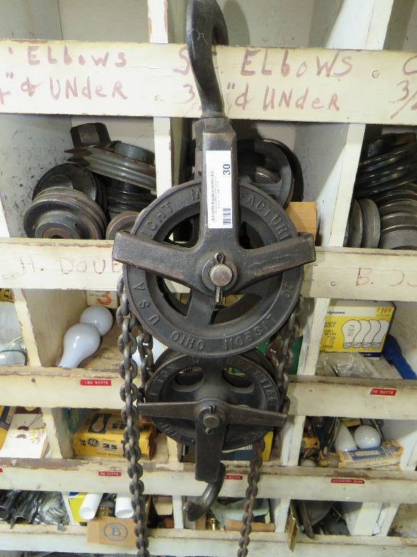 lot 30 image: Chain Hoist