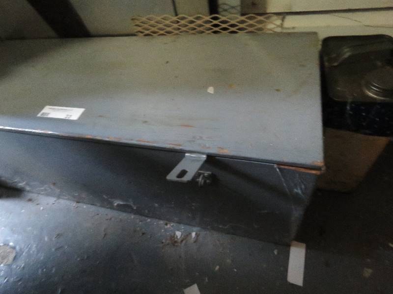 lot 33 image: Stihl Chainsaw in custom box