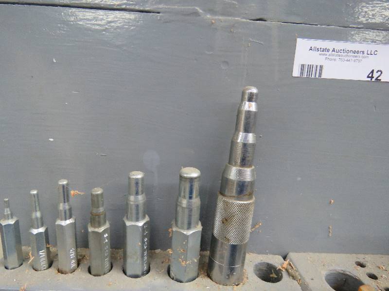 lot 42 image: Tool lot