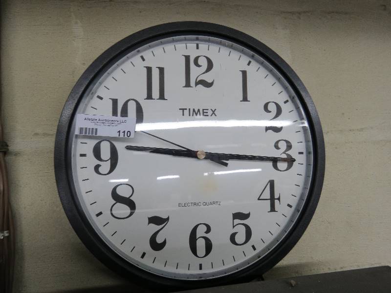 lot 110 image: Clock