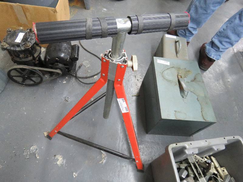 lot 113 image: roller stand