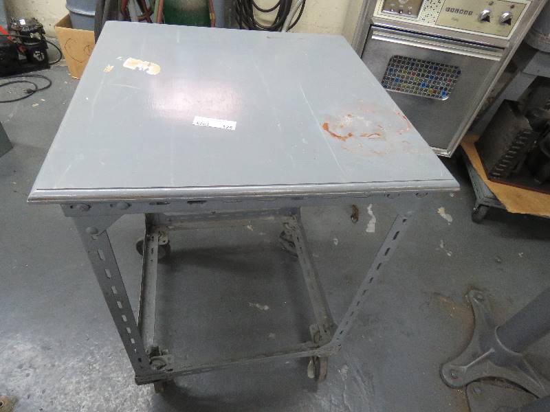lot 125 image: Metal Work Bench