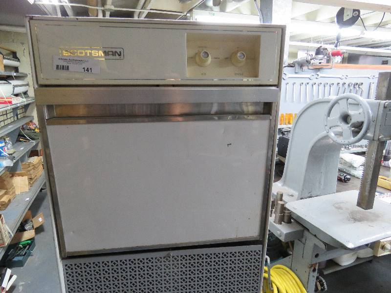 lot 141 image: Vintage Ice Maker