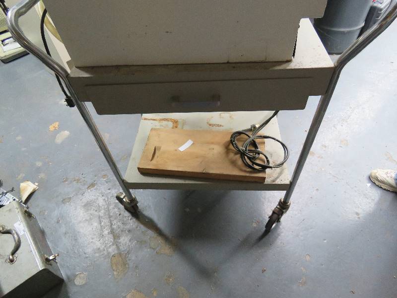 lot 142 image: Rolling metal cart