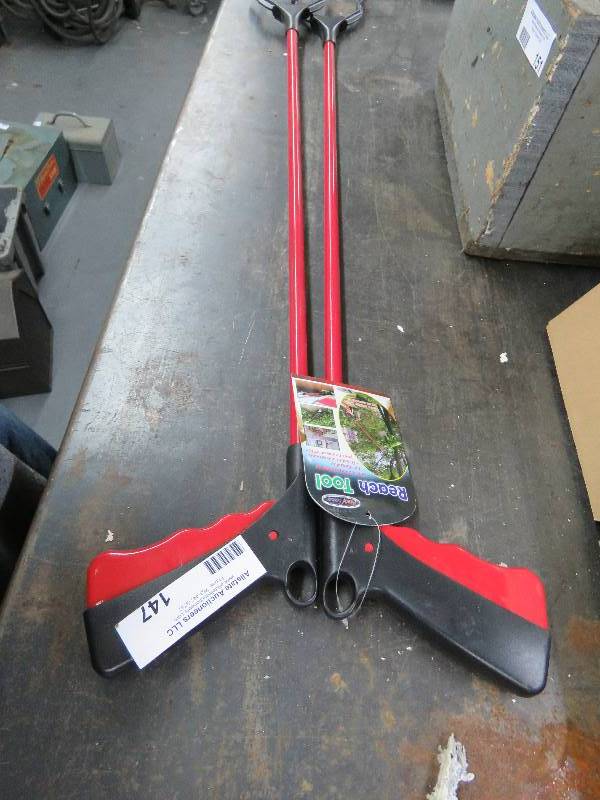 lot 147 image: Grabbers