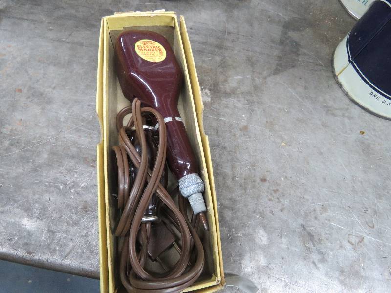 lot 174 image: Vintage Electric Marker