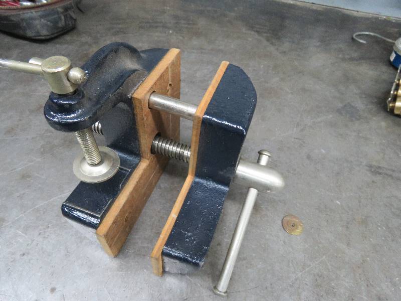 lot 186 image: Vise