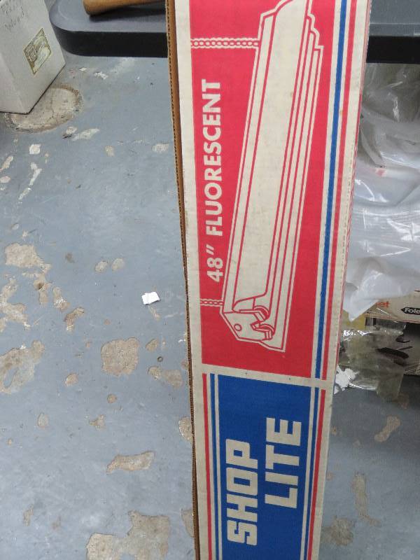 lot 200 image: Fluorescent Light