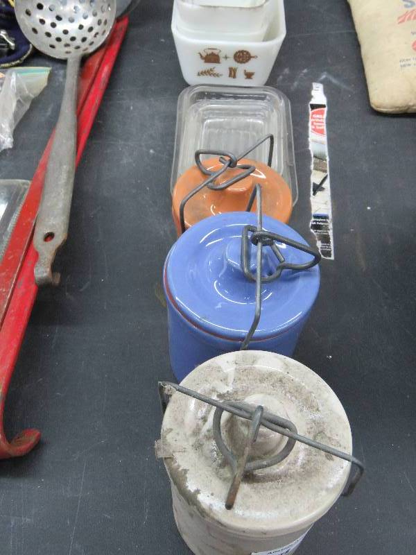 lot 216 image: Vintage Kitchen lot