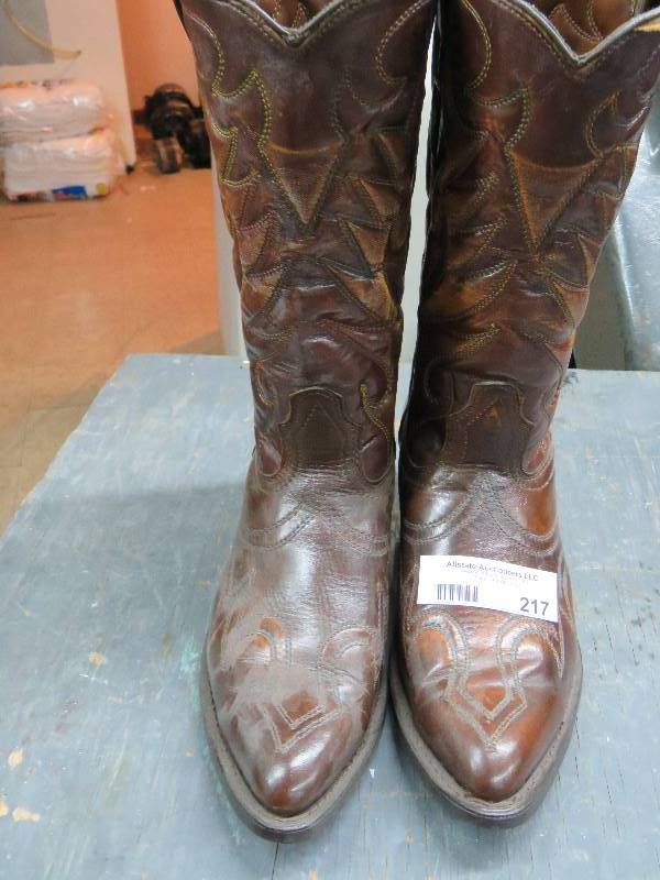 lot 217 image: Cowboy Boots