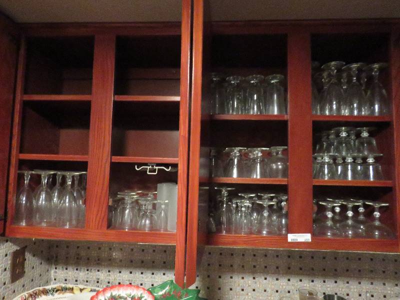 lot 259 image: Glassware