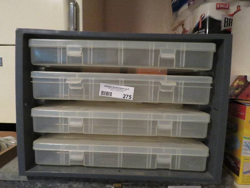 lot 275 image: Garage storage