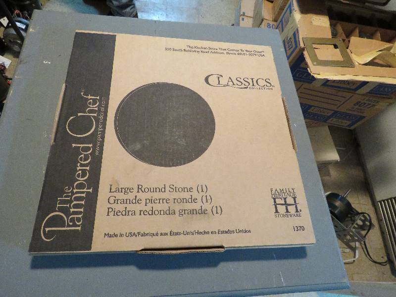 lot 340 image: Pampered Chef Pizza Stone