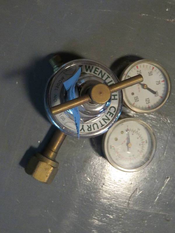 lot 349 image: oxygen regulator