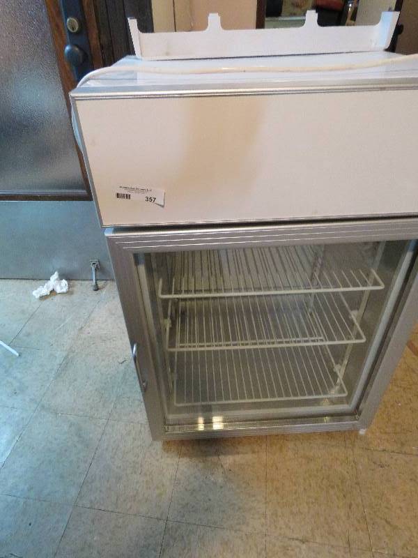 lot 357 image: Commercial refrigeratorfreezer