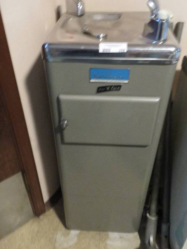 lot 358 image: Vintage Water Fountain