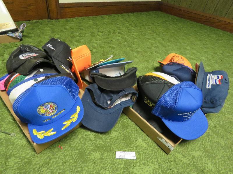 lot 670 image: Caps