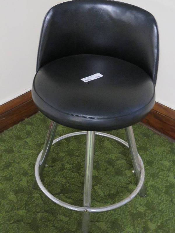 lot 675 image: Bar Stool