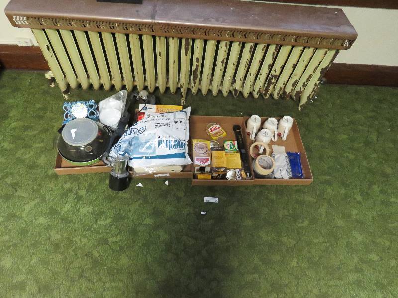 lot 676 image: Household lot