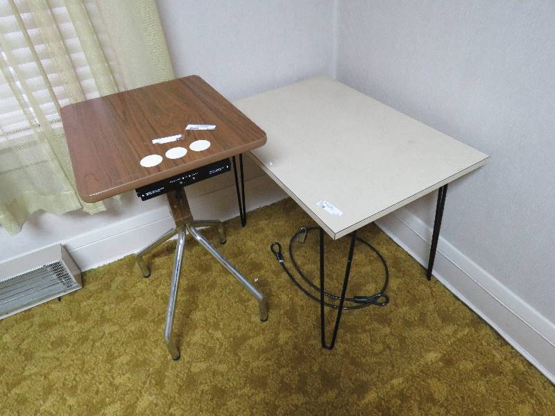 lot 679 image: Vintage projector table
