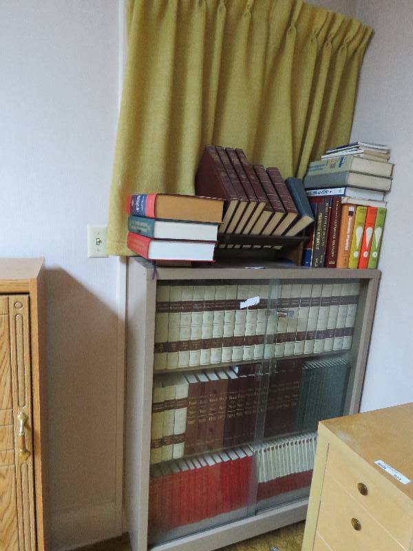 lot 682 image: Locking Book Case