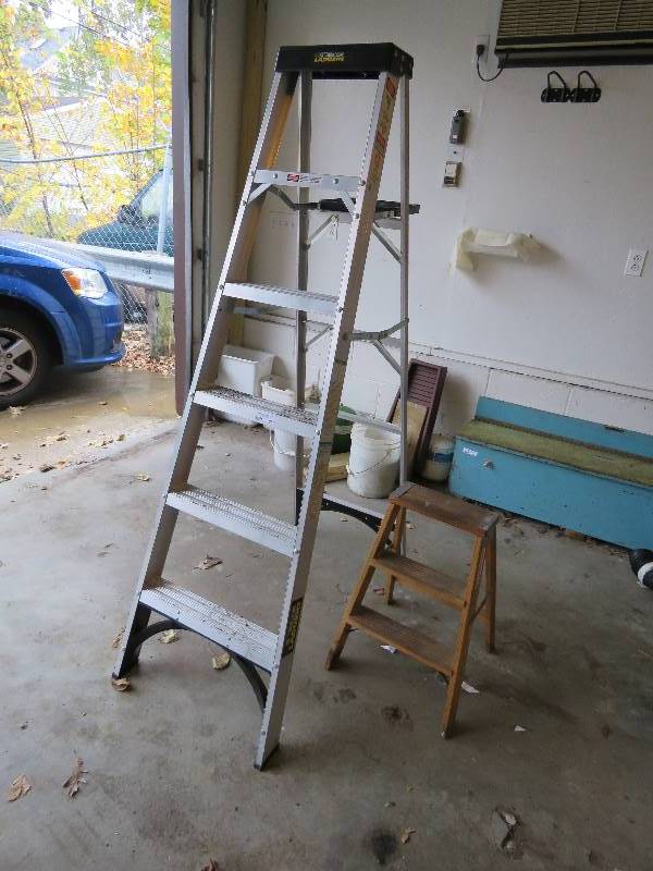 lot 686 image: Ladder