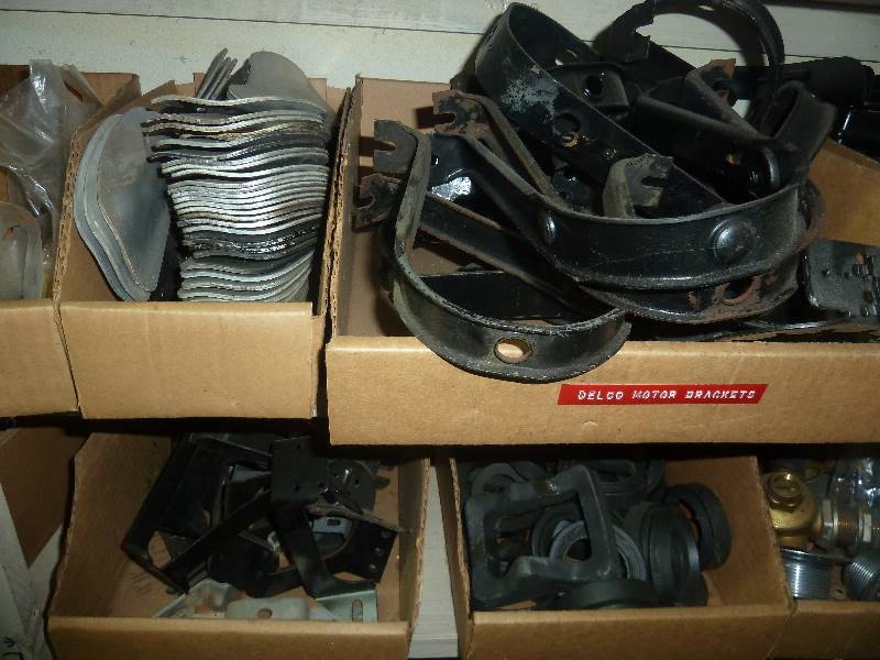 lot 362 image: motor brackets