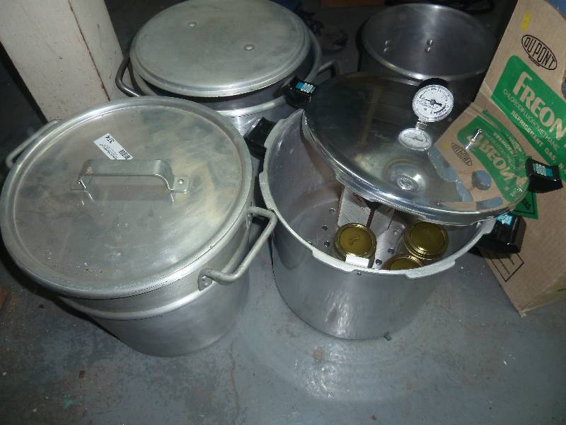 lot 374 image: Pressure cooker