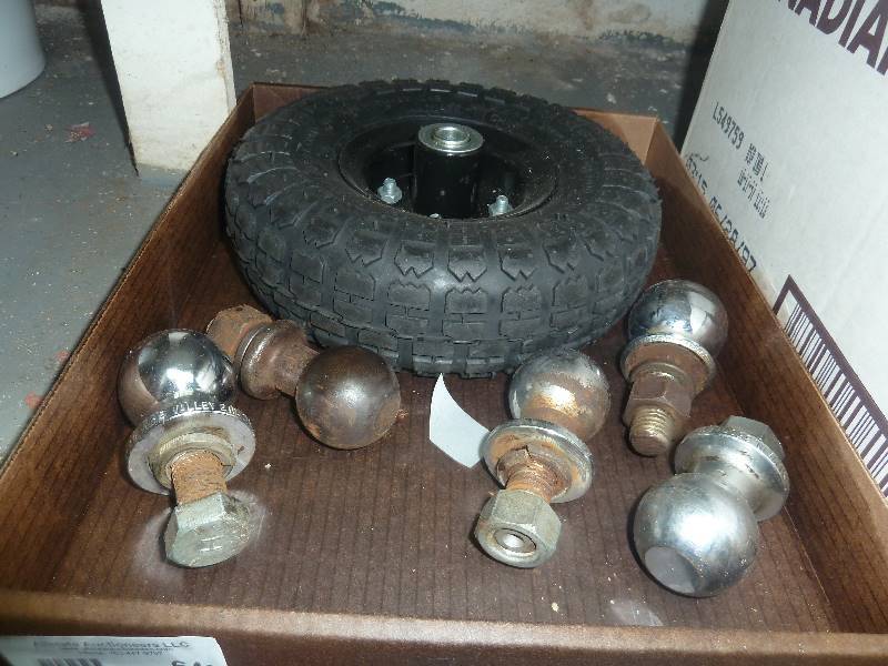 lot 640 image: Trailer hitch lot