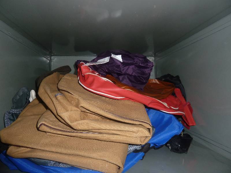 lot 409 image: Travel bags