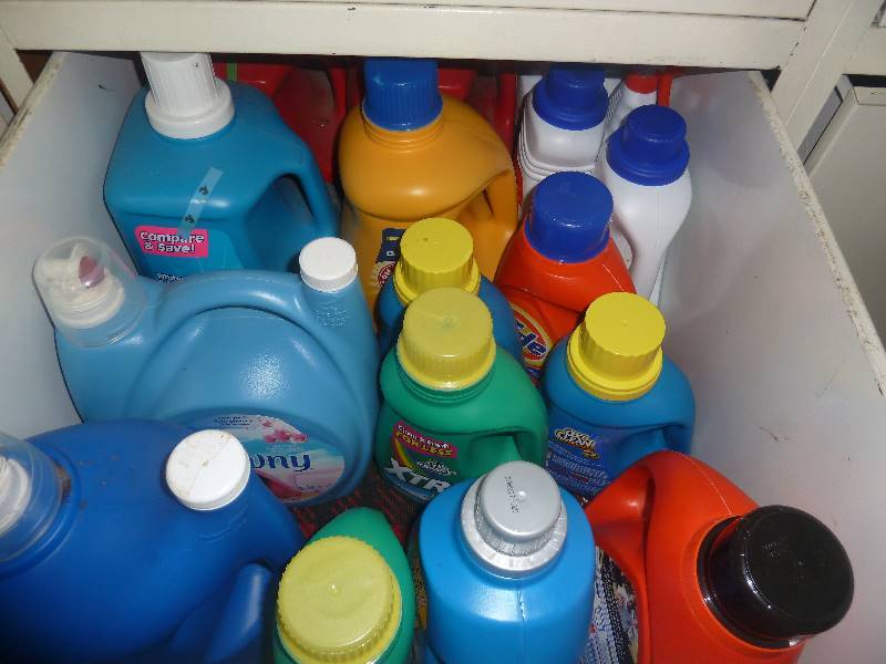lot 413 image: Laundry lot