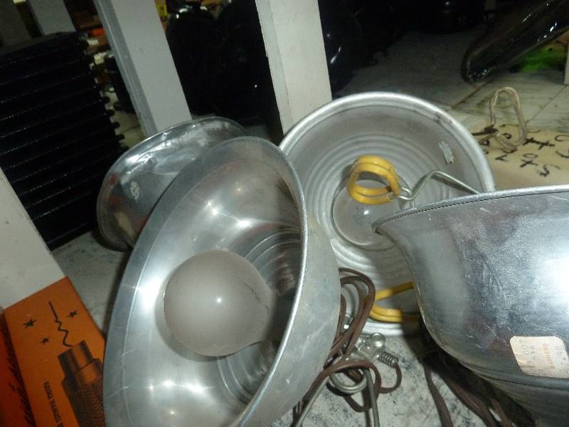lot 419 image: Shop lights