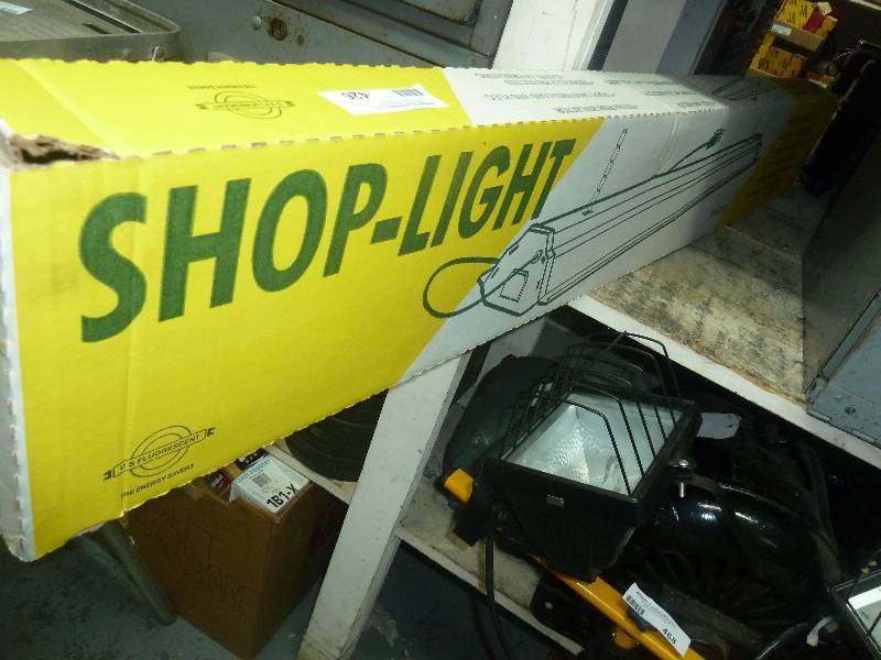 lot 426 image: Shop light