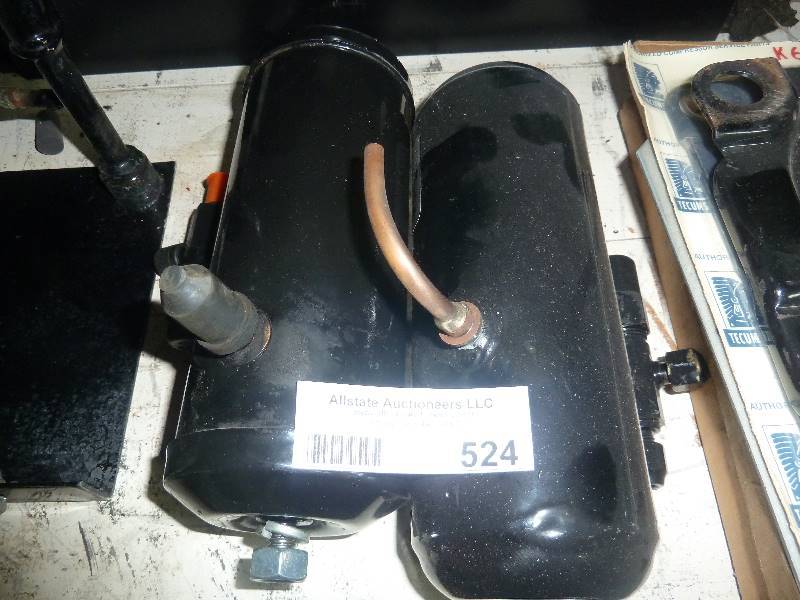 lot 524 image: Receiver Tanks