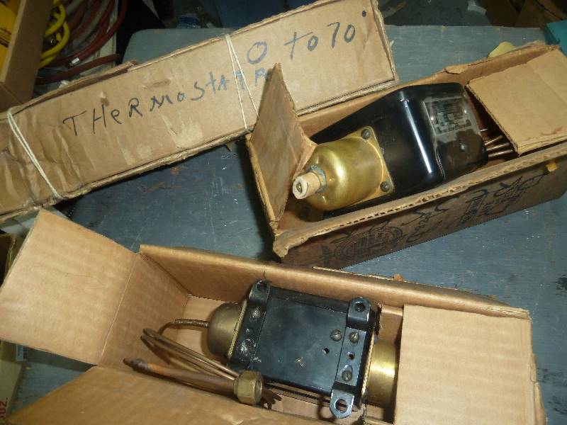 lot 531 image: Thermostat