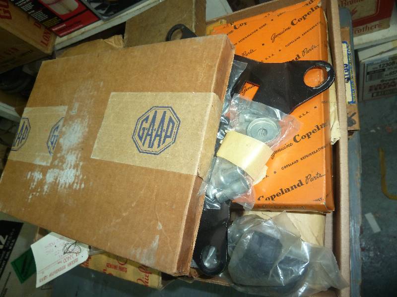 lot 535 image: Misc. compressor parts